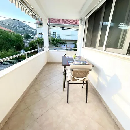 公寓 Bright, 2 Bedrooms And Big Balcony