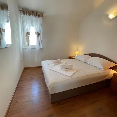 公寓 Bright, 2 Bedrooms And Big Balcony
