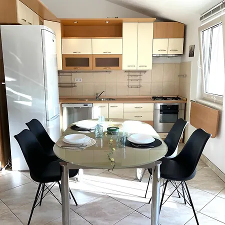 Bright, 2 Bedrooms And Big Balcony * Трогир
