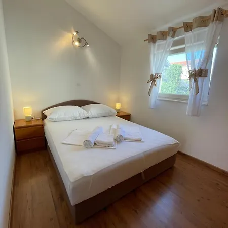Bright, 2 Bedrooms And Big Balcony Трогир